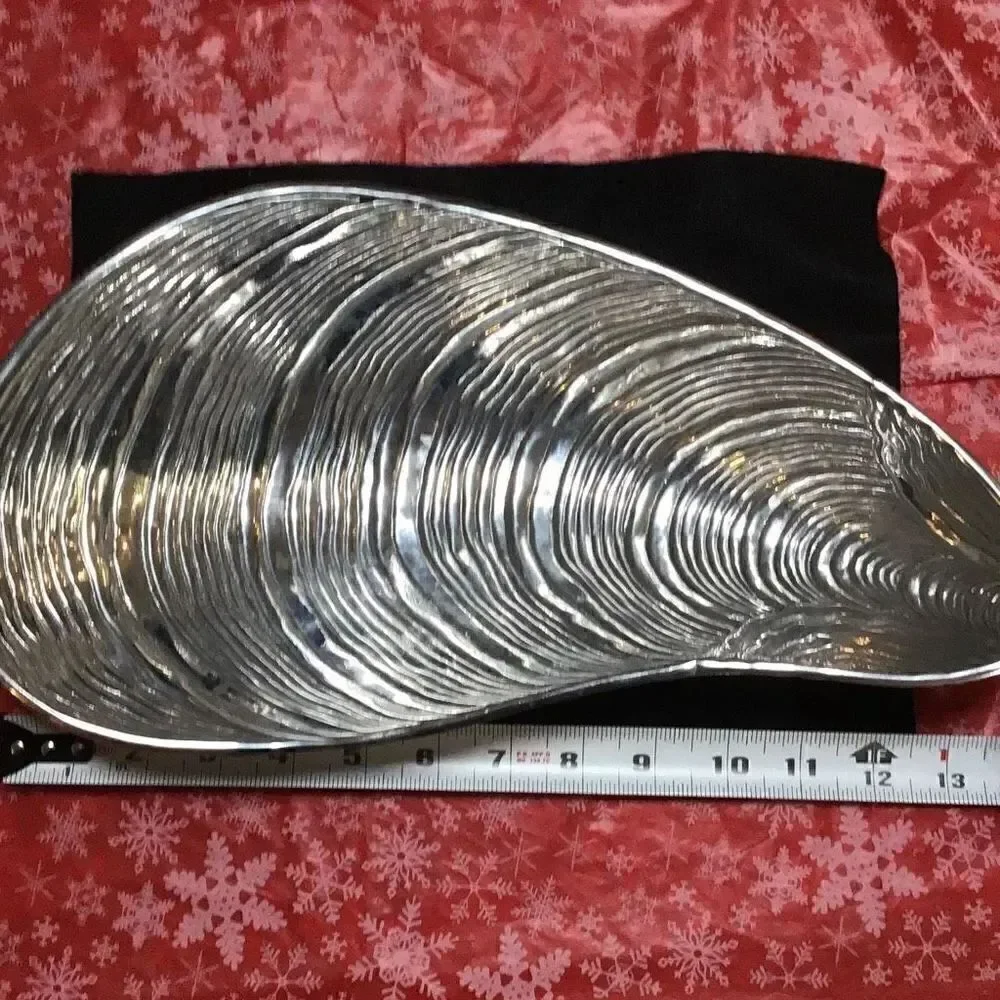 Gorgeous vintage hard to find large muscle shell bowl by Arthur Court